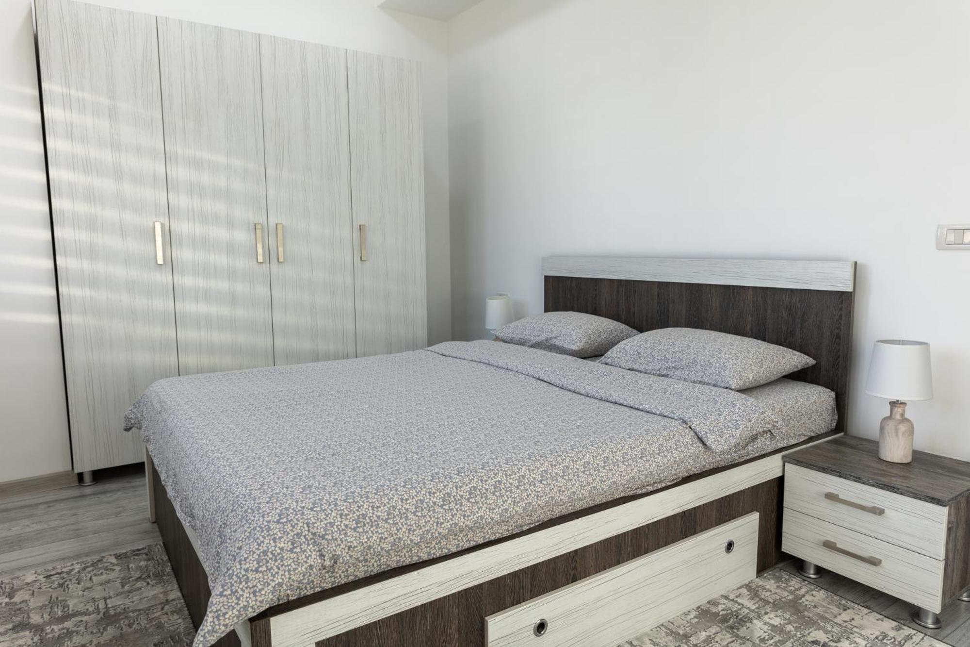 Astar Apartments - Extra Large Rădăuţi エクステリア 写真